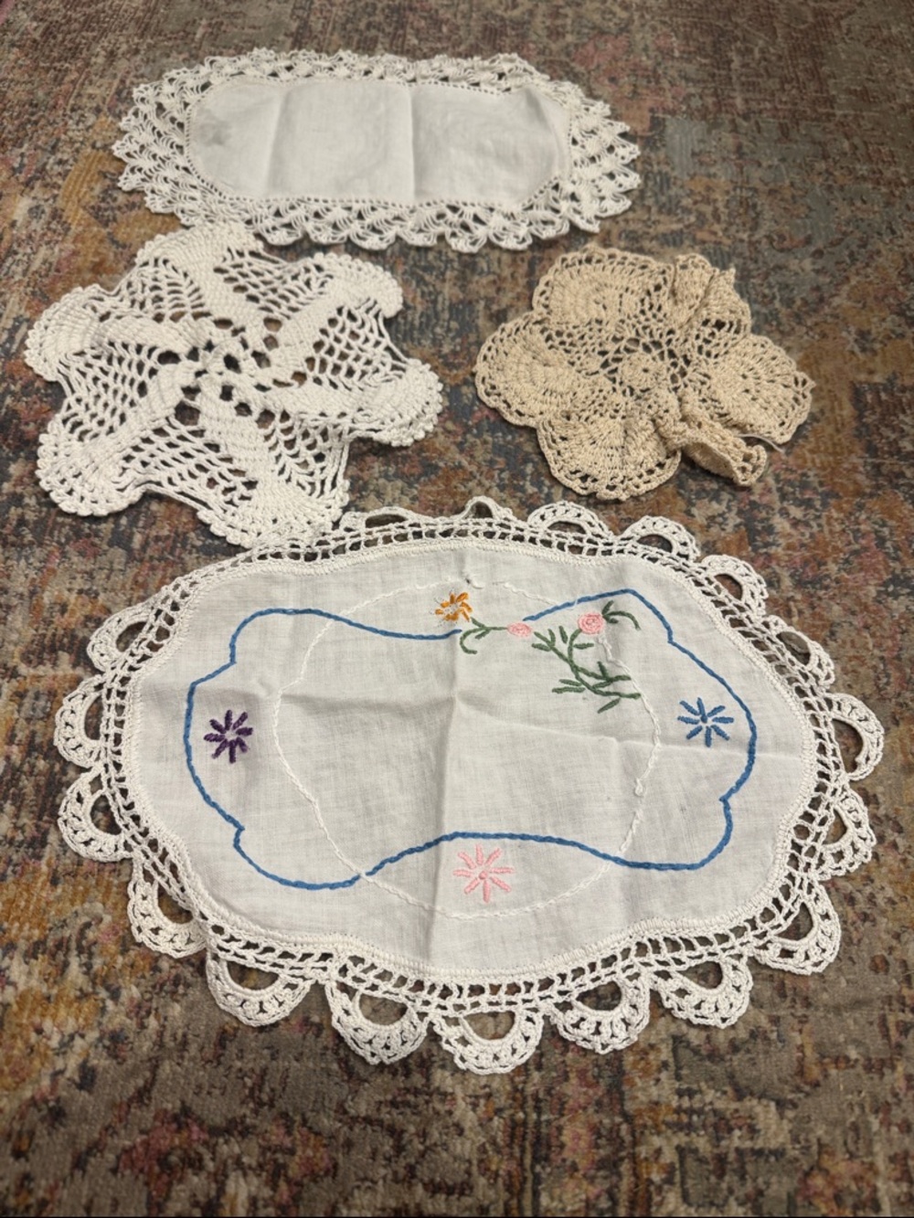 Set of 4 Vintage Lace Crochet Dollies, White / Cream / Tan, Floral Pattern